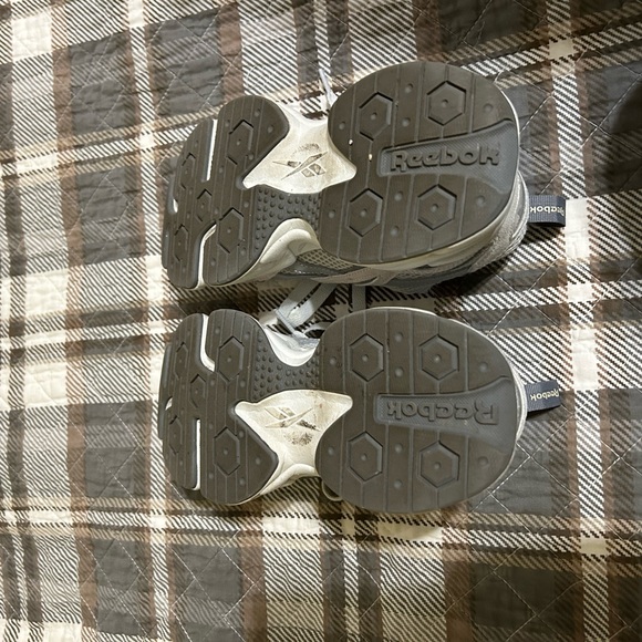 Reebok Women’s Light Gray and Dark Gray Sneakers - Picture 5 of 6